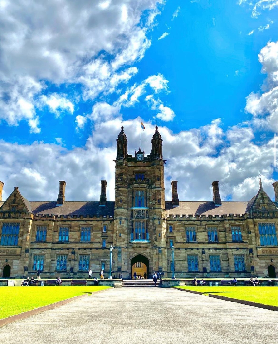Tòa nhà cổ kính trong khuôn viên Đại học Sydney