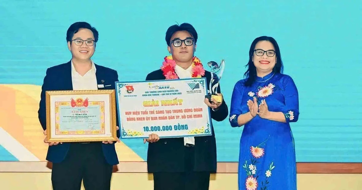Ngô Vũ Cao Long nhận giải thưởng nghiên cứu khoa học