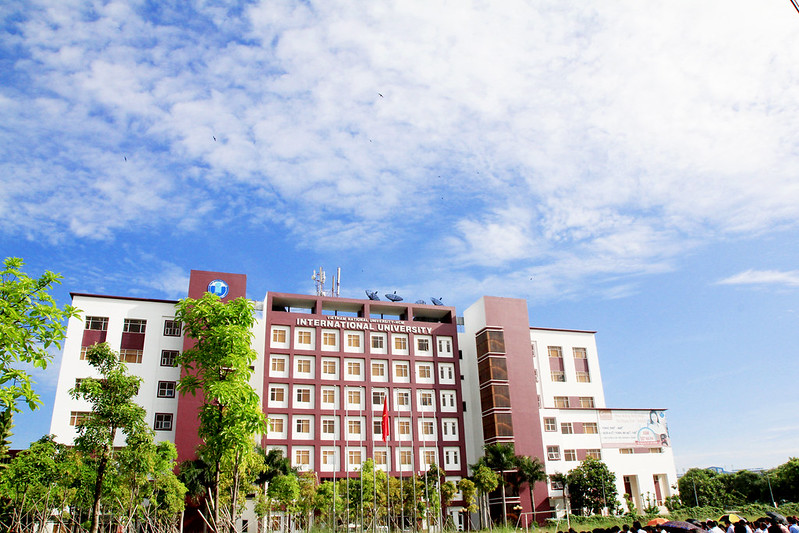 Cổng chính trường Đại học Quốc Tế