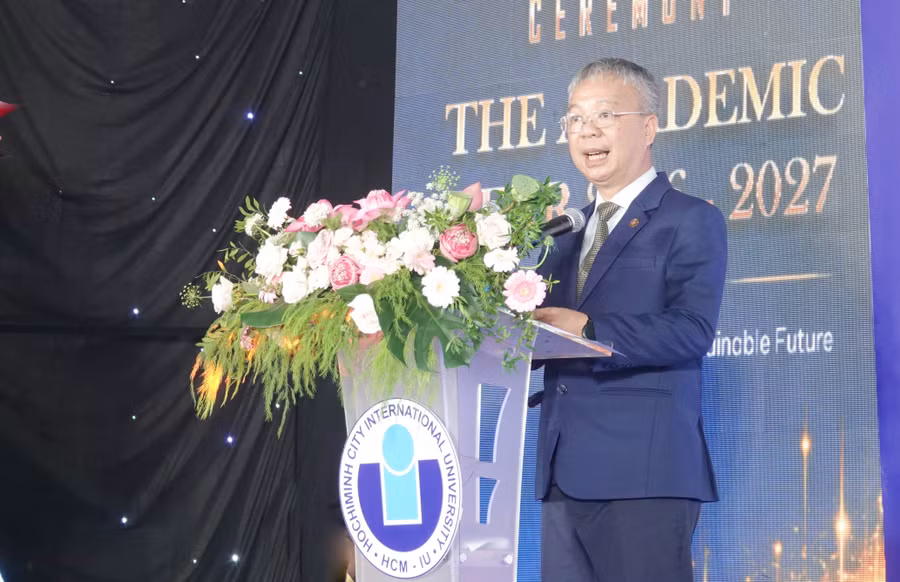 ‘Đừng chỉ thích nghi với tương lai, hãy góp phần tạo ra tương lai’